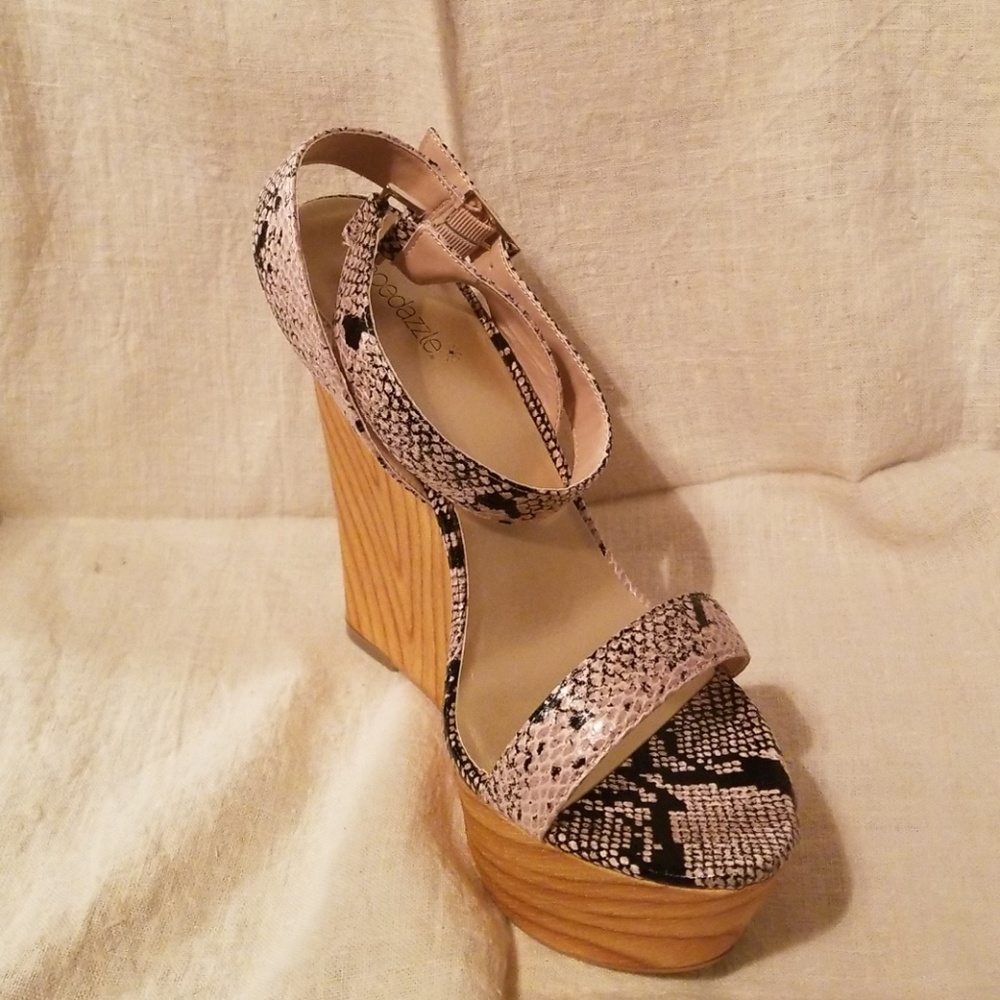 Shoes - Picture 4 of 7